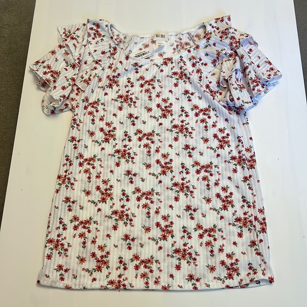 3/$15 🌺 NWT bibi top